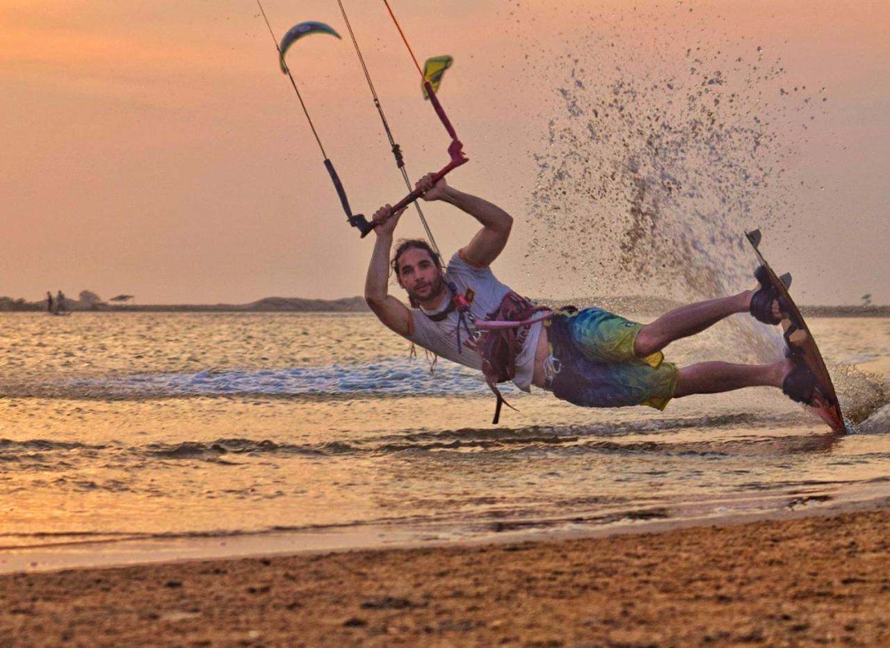 מלון קלפיטייה Kitesurfing Lanka מראה חיצוני תמונה